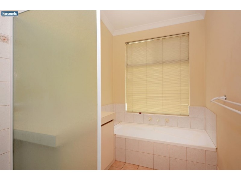 20 Roxburgh Circle, Kinross WA 6028