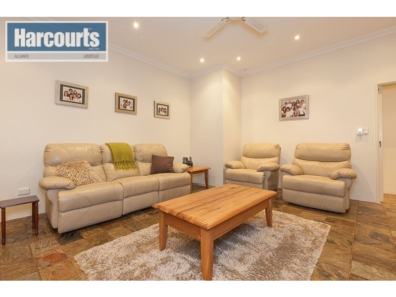 11 Bainbridge Mews, Currambine WA 6028