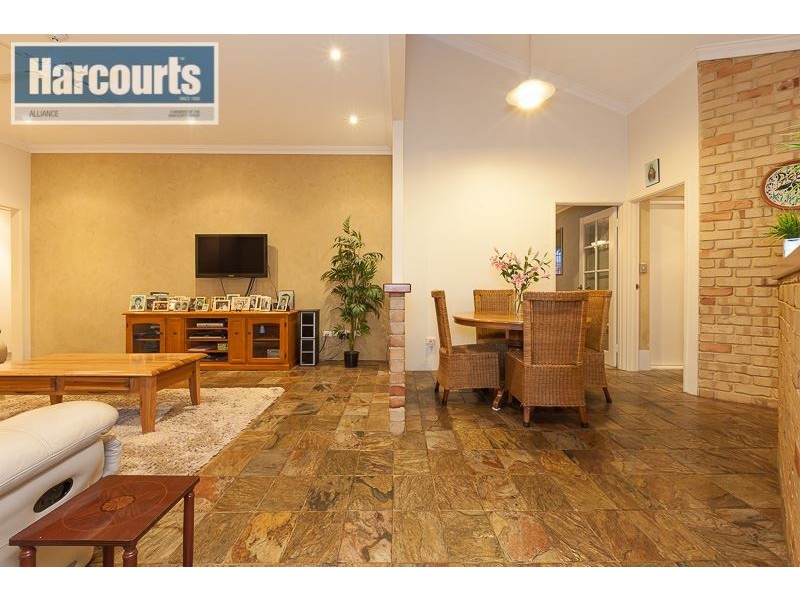 11 Bainbridge Mews, Currambine WA 6028