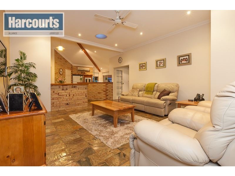 11 Bainbridge Mews, Currambine WA 6028