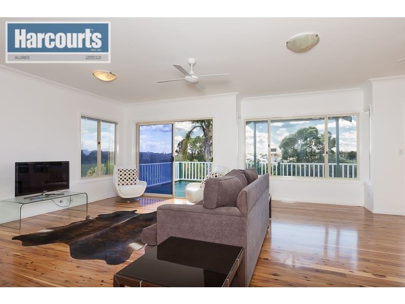 33 Canterbury Circle, Currambine WA 6028