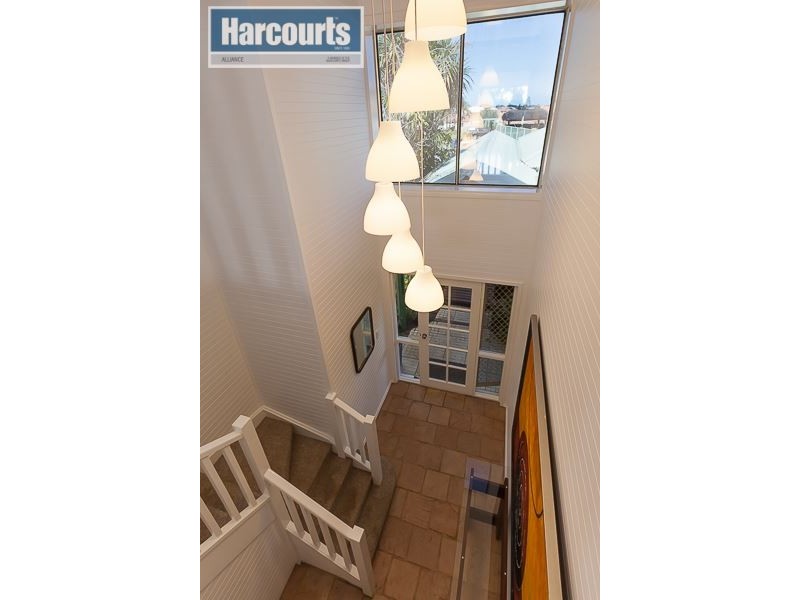 33 Canterbury Circle, Currambine WA 6028