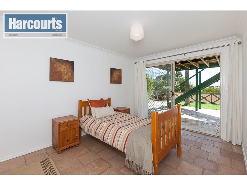 33 Canterbury Circle, Currambine WA 6028