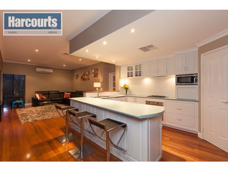 4 Chandela Loop, Currambine WA 6028