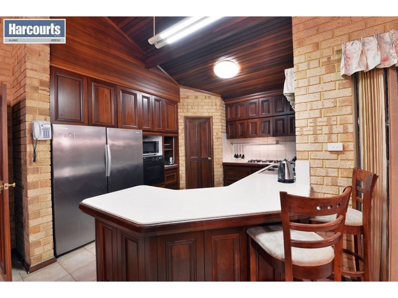 6 Dux Court, Duncraig WA 6023