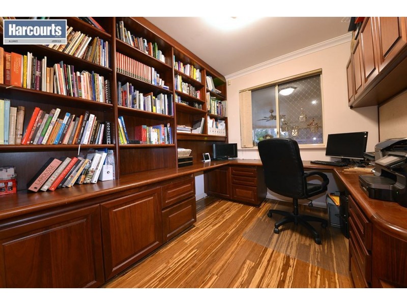 6 Dux Court, Duncraig WA 6023