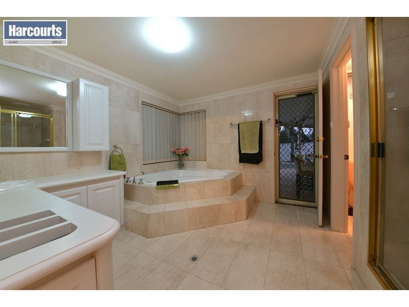 6 Dux Court, Duncraig WA 6023