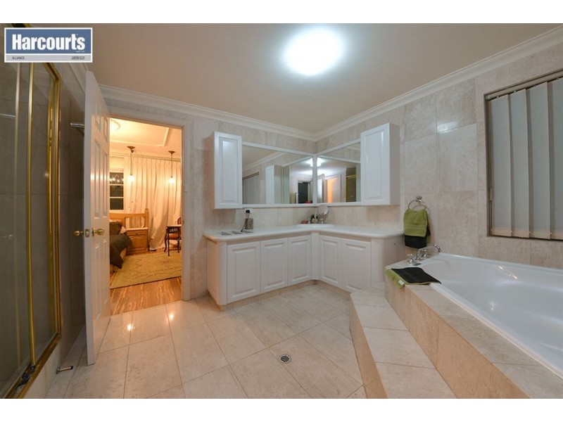 6 Dux Court, Duncraig WA 6023