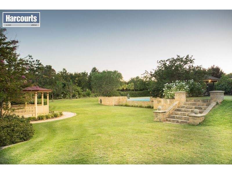 20 Golfview Place, Gnangara WA 6077