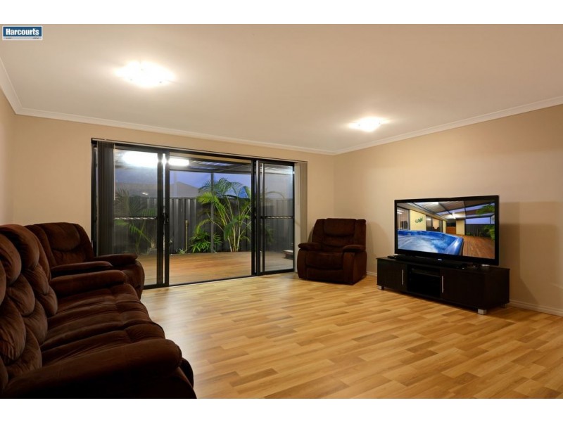 82 Kurrajong Boulevard, Banksia Grove WA 6031