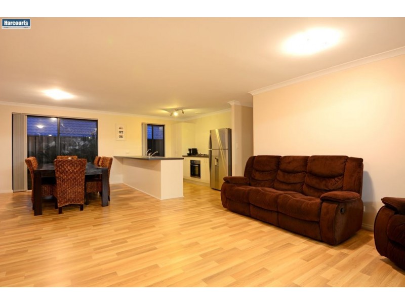 82 Kurrajong Boulevard, Banksia Grove WA 6031