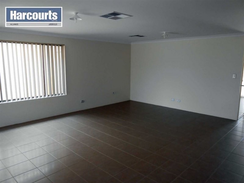 4 Lemann Turn, Banksia Grove WA 6031