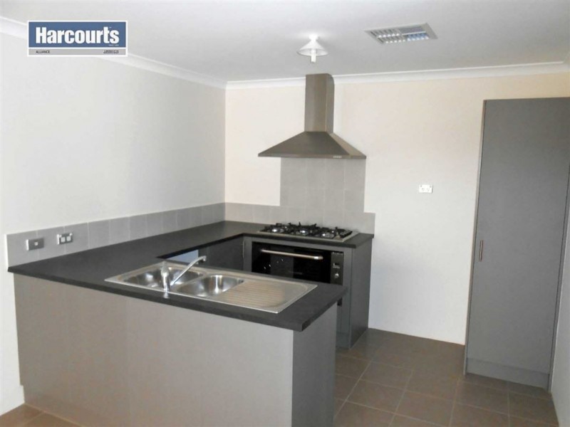 4 Lemann Turn, Banksia Grove WA 6031