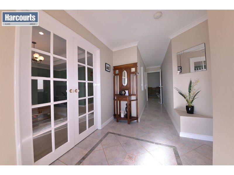 11 Raffles Court, Currambine WA 6028