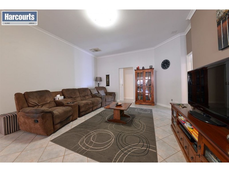 11 Raffles Court, Currambine WA 6028