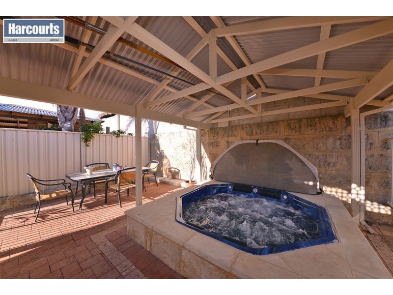 11 Raffles Court, Currambine WA 6028