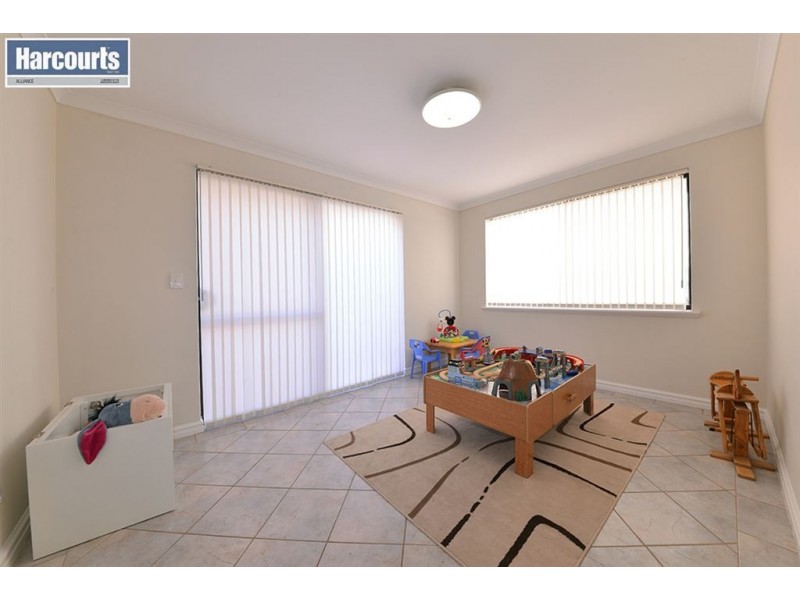 11 Raffles Court, Currambine WA 6028