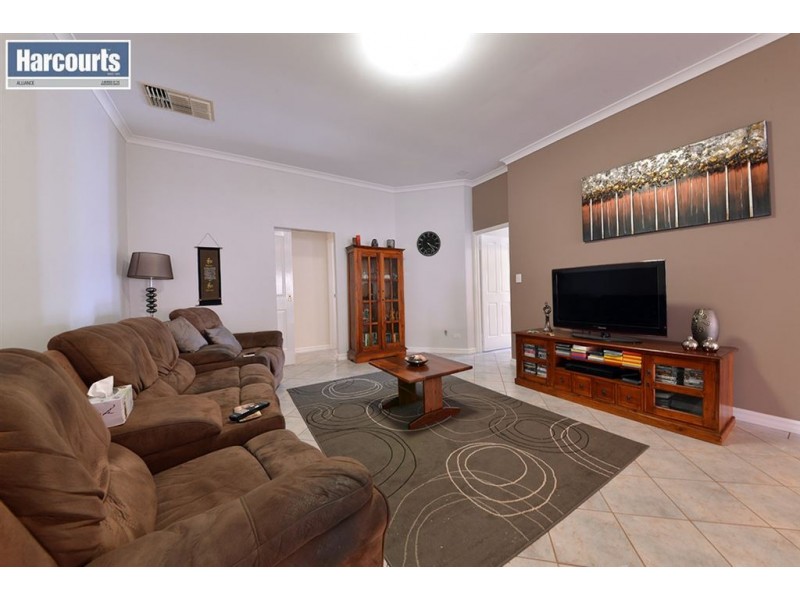 11 Raffles Court, Currambine WA 6028