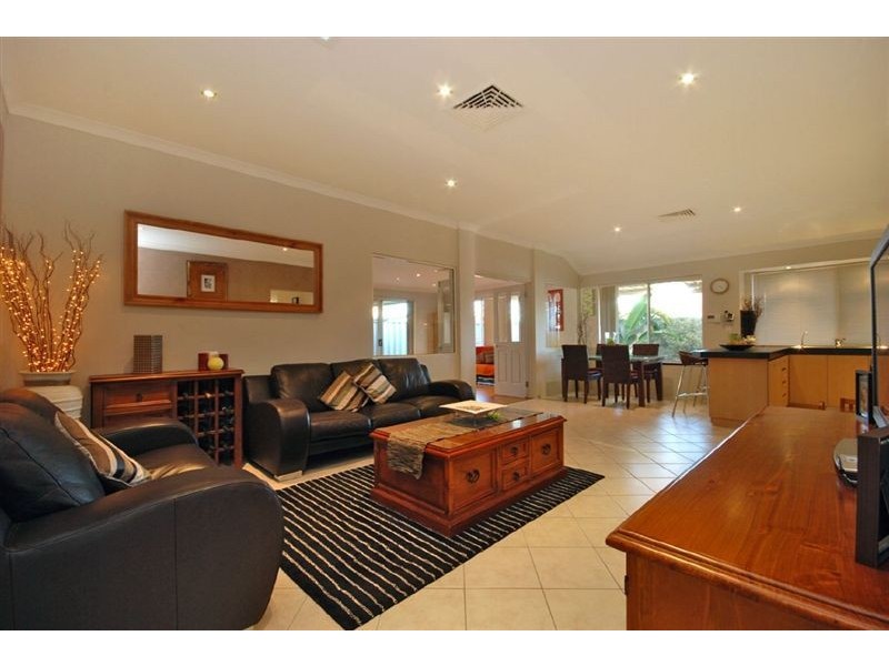 12 Hindmarsh Way, Edgewater WA 6027