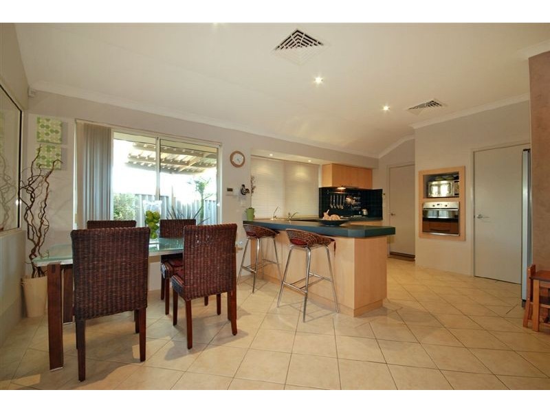 12 Hindmarsh Way, Edgewater WA 6027