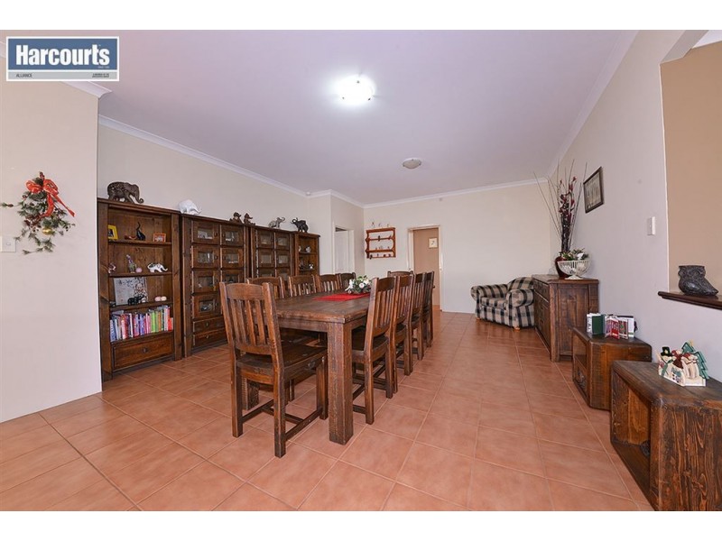 42 Kensington Way, Pearsall WA 6065