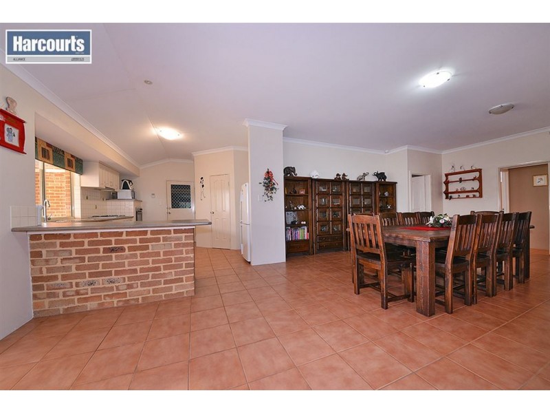 42 Kensington Way, Pearsall WA 6065