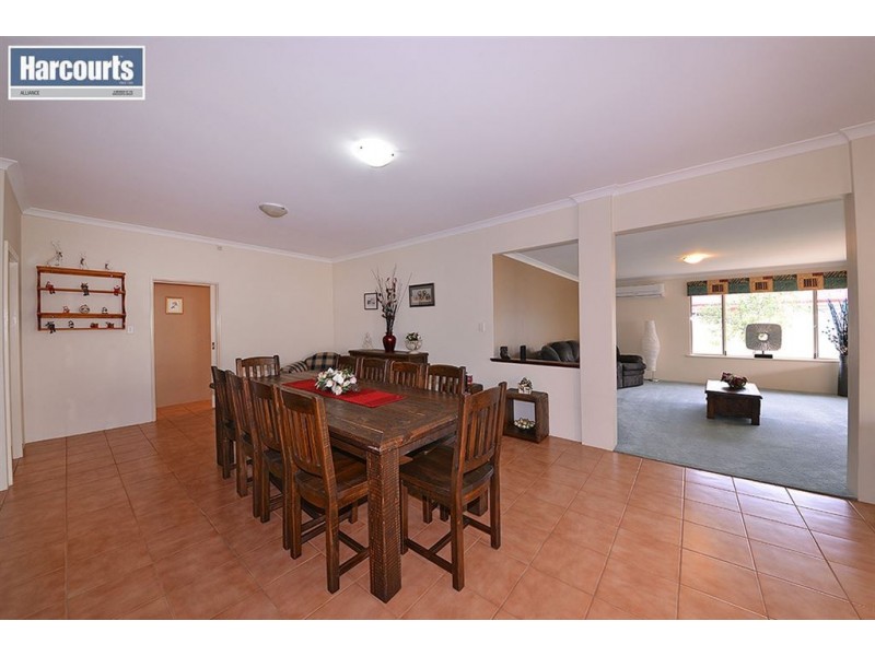 42 Kensington Way, Pearsall WA 6065