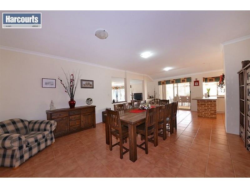 42 Kensington Way, Pearsall WA 6065