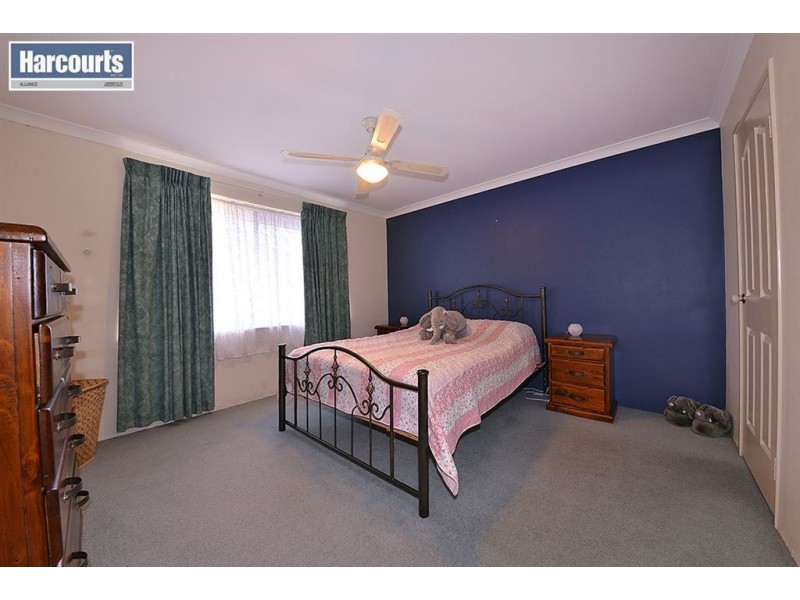 42 Kensington Way, Pearsall WA 6065