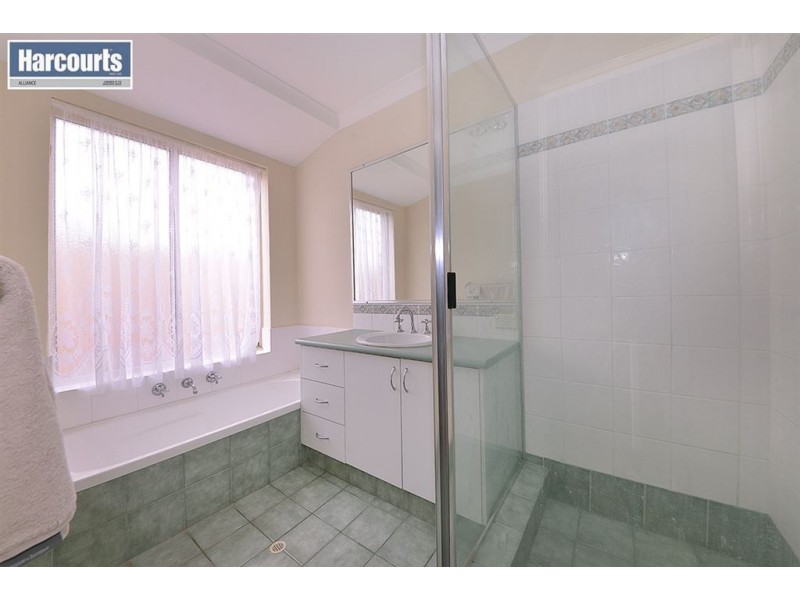 42 Kensington Way, Pearsall WA 6065