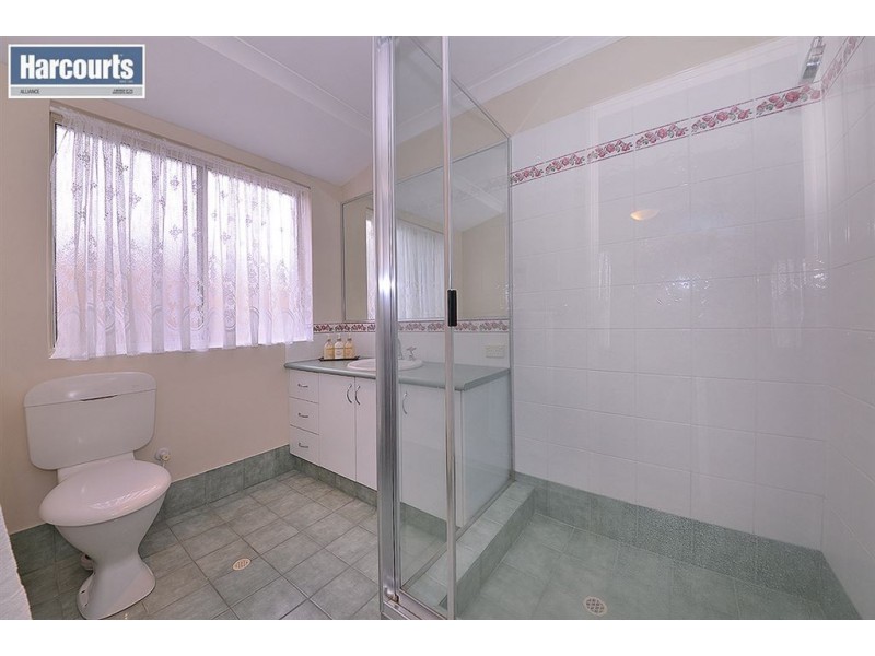 42 Kensington Way, Pearsall WA 6065