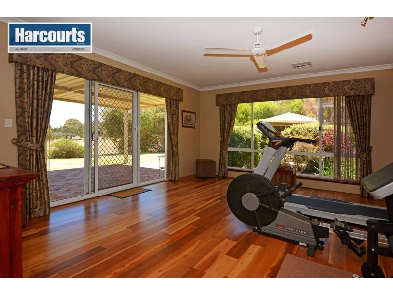 290 Powderbark Road, Lower Chittering WA 6084