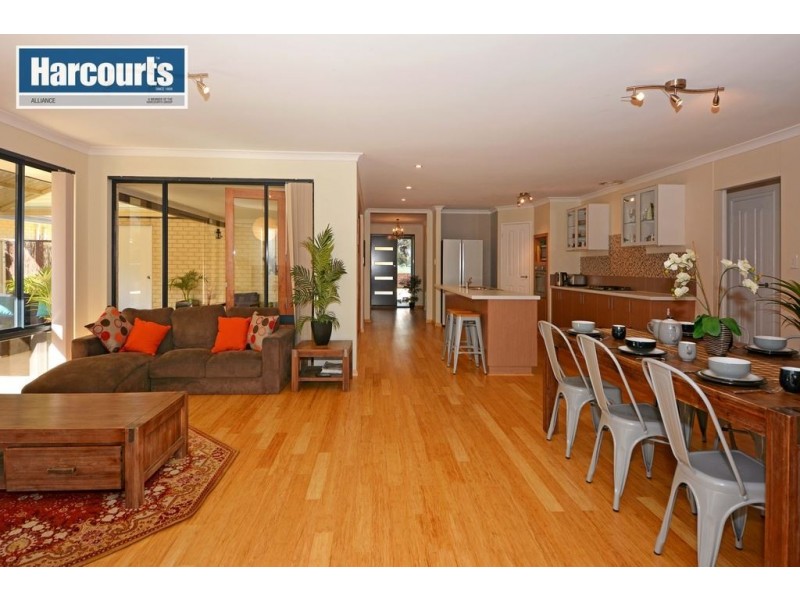 18 Collanda Circuit, Carramar WA 6031