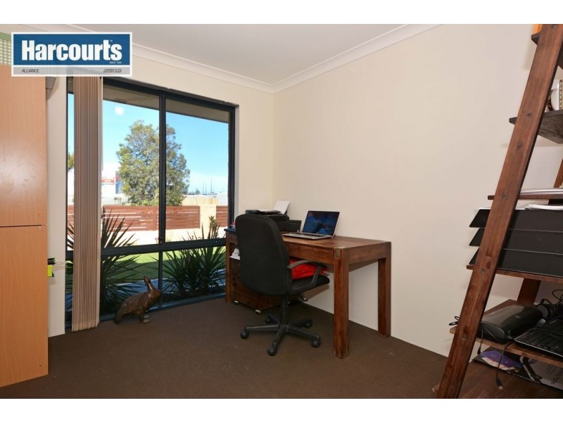 18 Collanda Circuit, Carramar WA 6031