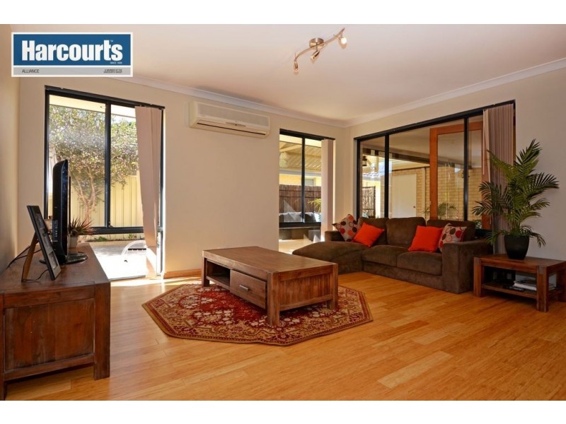 18 Collanda Circuit, Carramar WA 6031