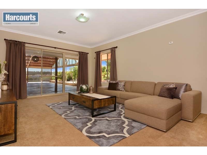 111 Sussex Bend, Lower Chittering WA 6084