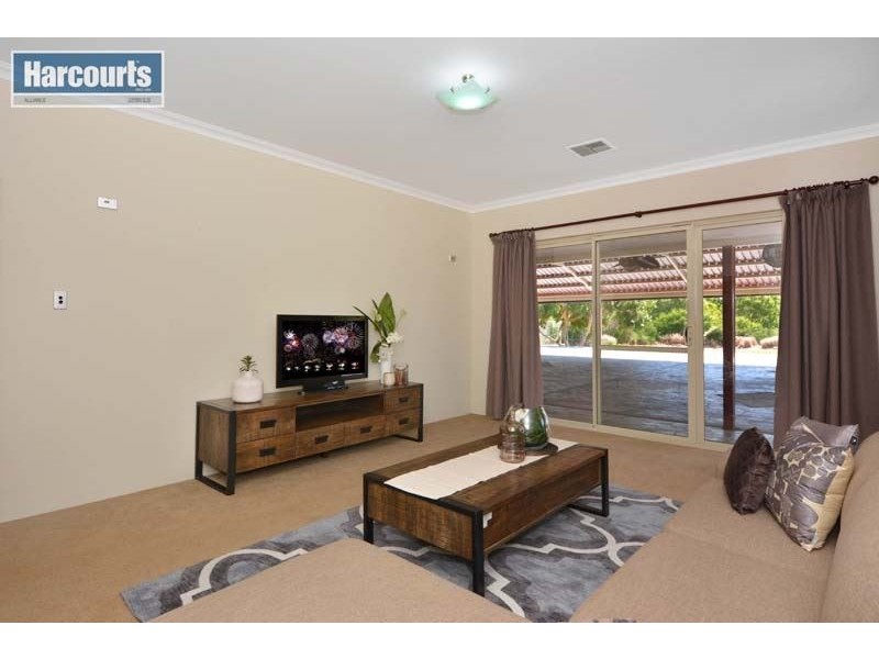 111 Sussex Bend, Lower Chittering WA 6084