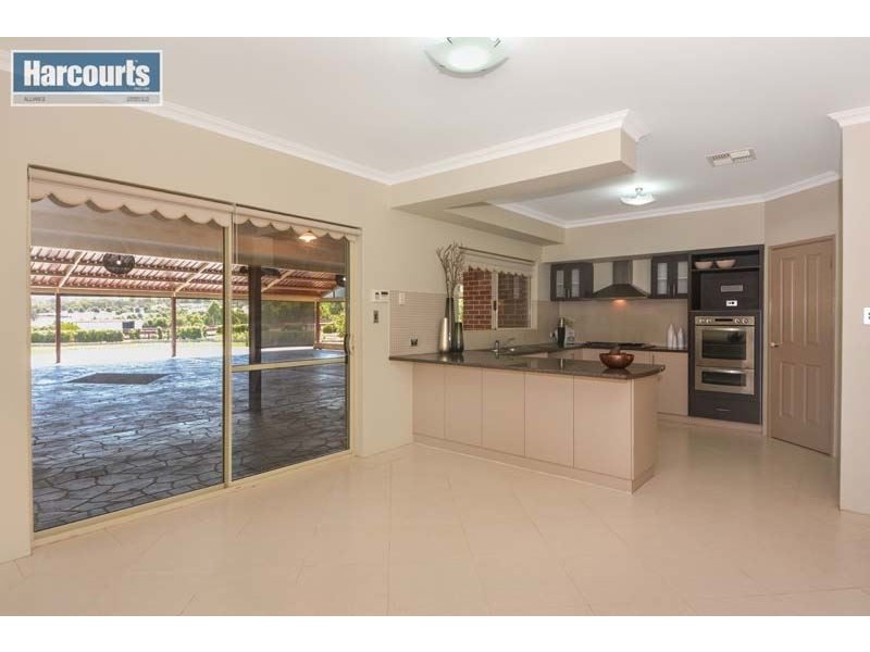 111 Sussex Bend, Lower Chittering WA 6084