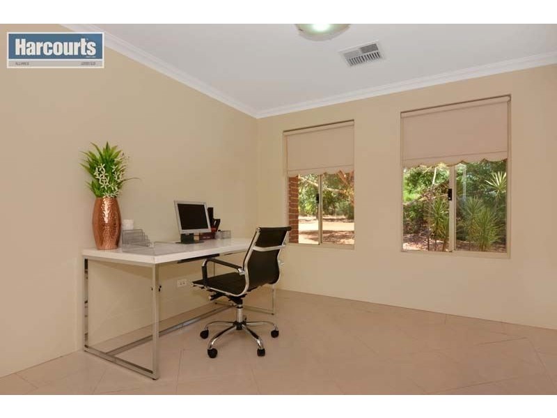 111 Sussex Bend, Lower Chittering WA 6084