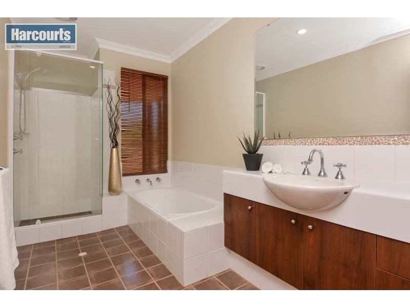 111 Sussex Bend, Lower Chittering WA 6084