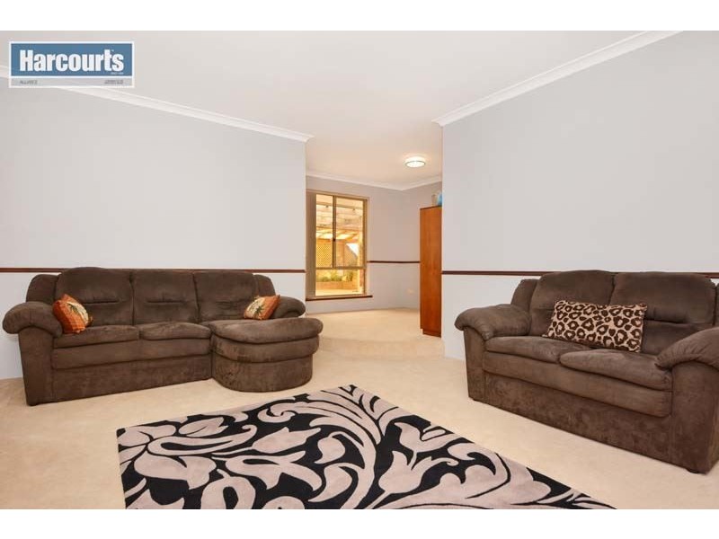 8 Congressional Crescent, Connolly WA 6027