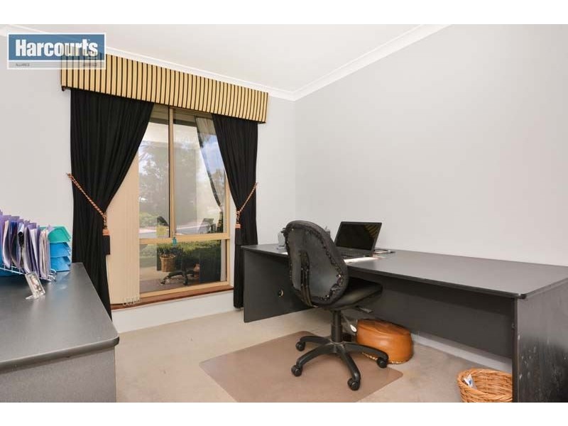 8 Congressional Crescent, Connolly WA 6027