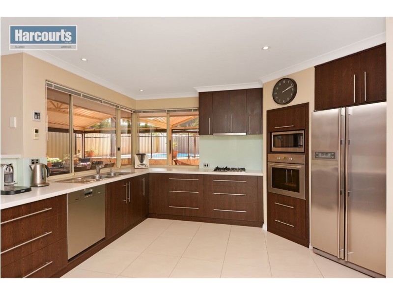 3 Glasgow Court, Kinross WA 6028