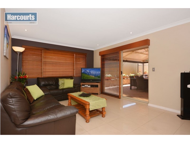 3 Glasgow Court, Kinross WA 6028