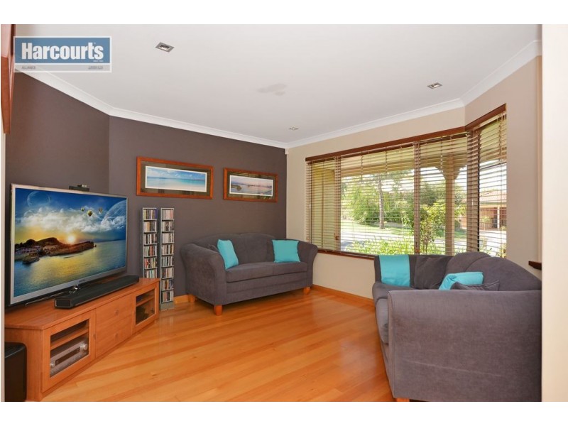 3 Glasgow Court, Kinross WA 6028