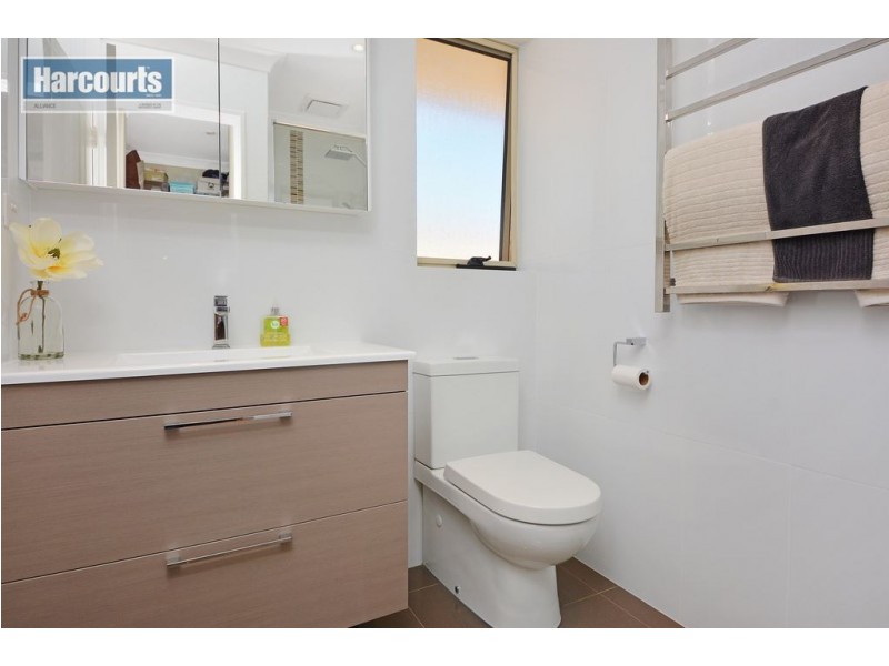 3 Glasgow Court, Kinross WA 6028