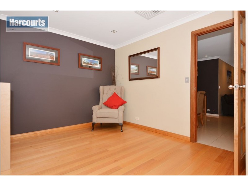 3 Glasgow Court, Kinross WA 6028