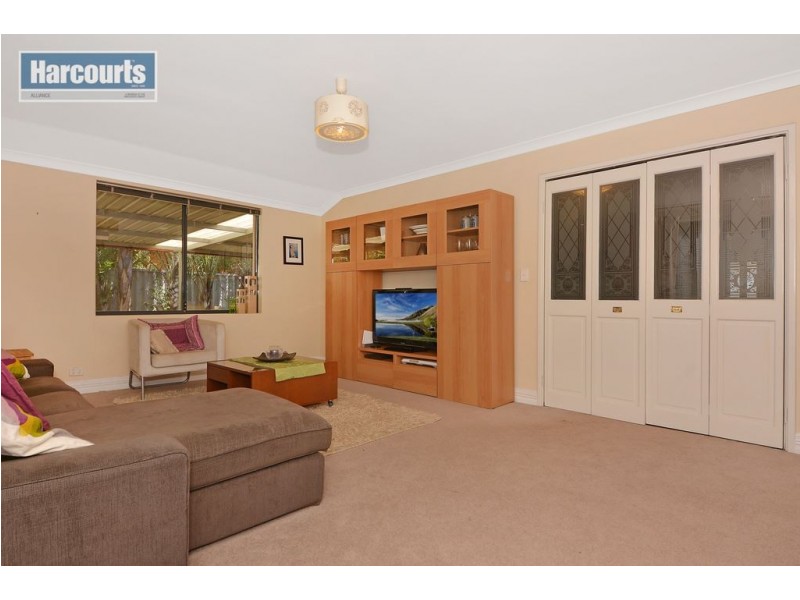 6 Macalpine Retreat, Kinross WA 6028