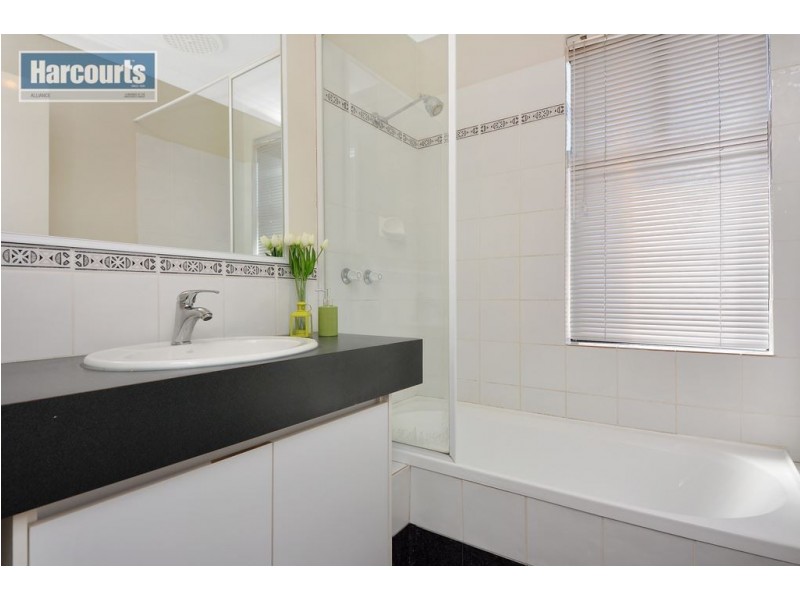 6 Macalpine Retreat, Kinross WA 6028