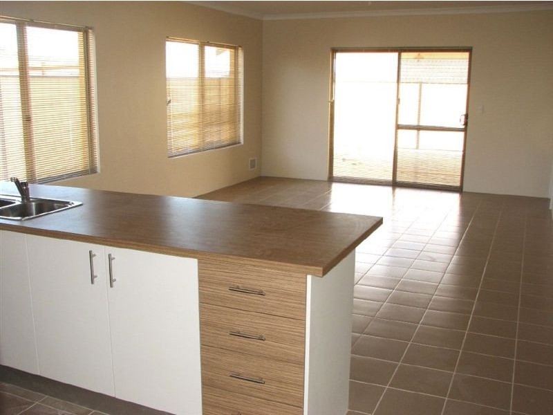 2 Nalgan Court, Carramar WA 6031